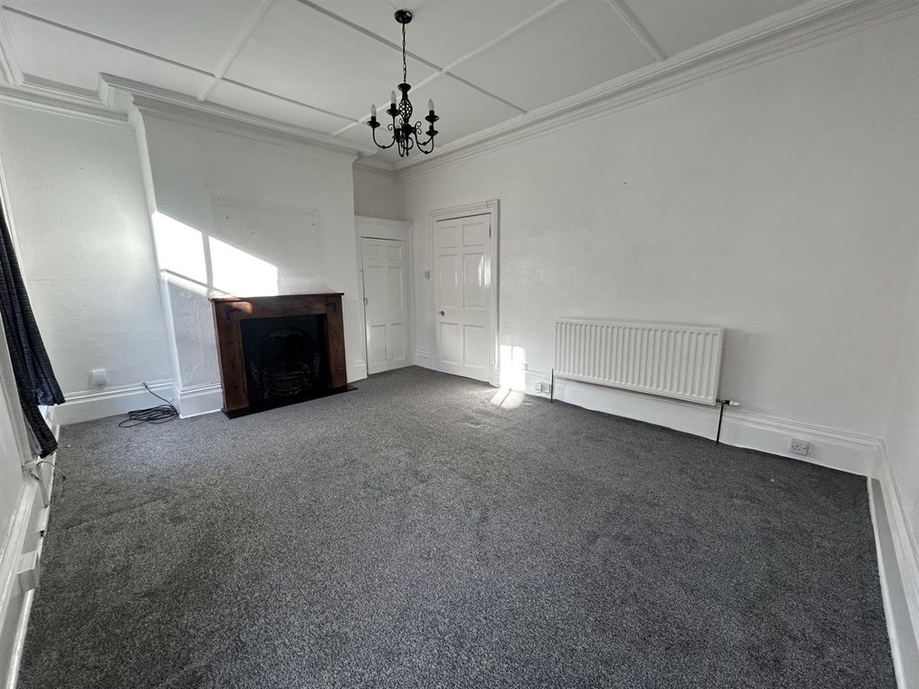 Property photo 2 of 13 1Fb6c1Bc-6502-4F3F-92ee-1d1B17Ca0672.Jpg
