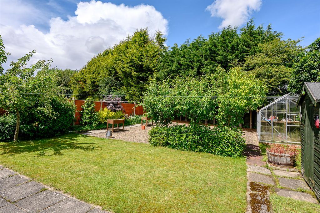 Property photo 2 of 16 Garden