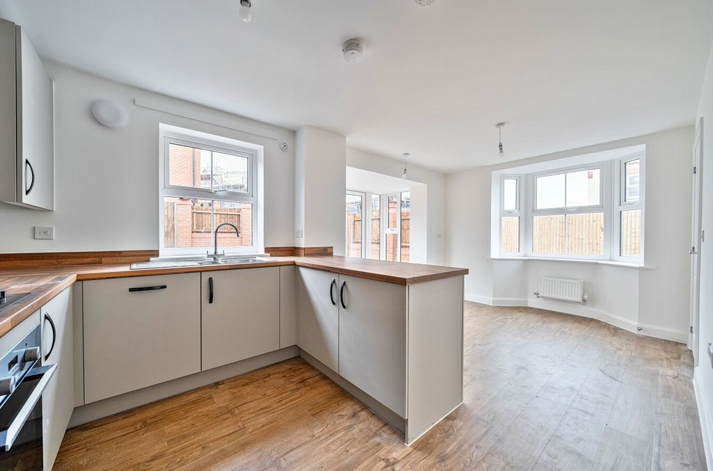 Property photo 3 of 18 Picture 3