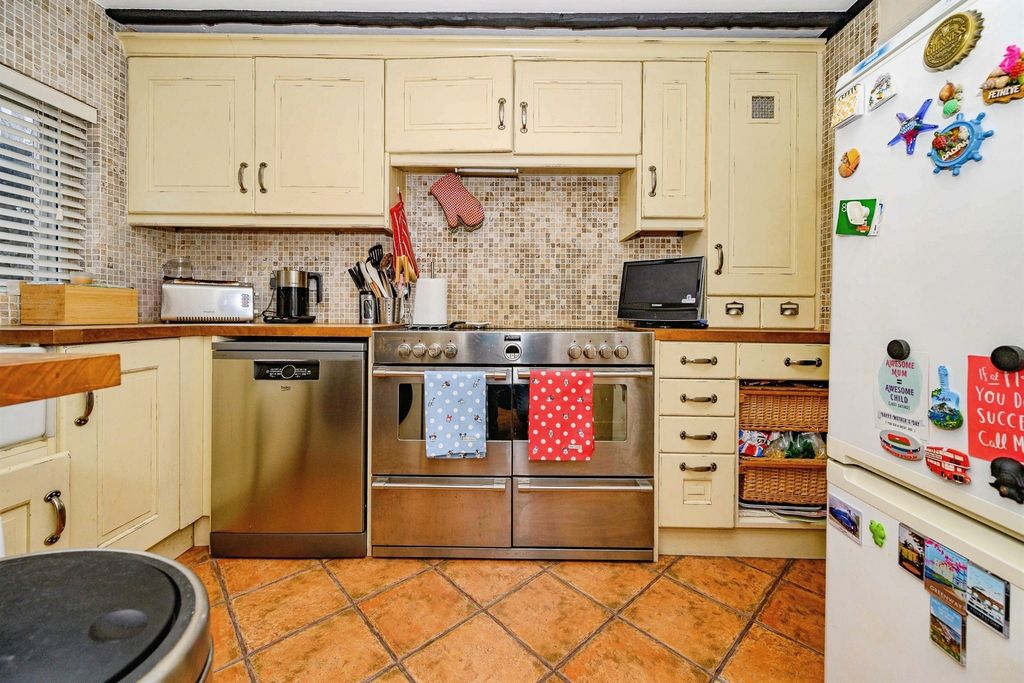 Property photo 3 of 20