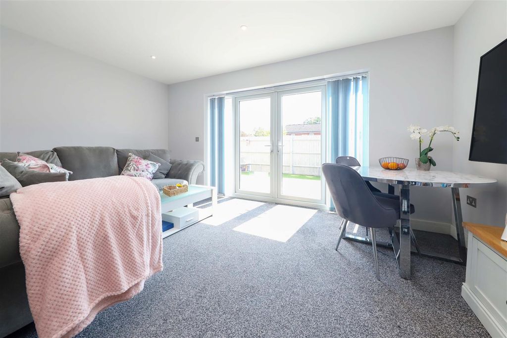 Property photo 2 of 11 Living Room