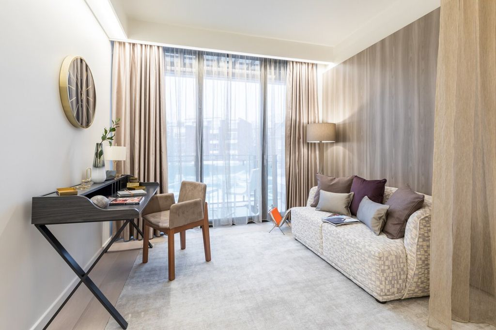 Property photo 1 of 21 Living Room