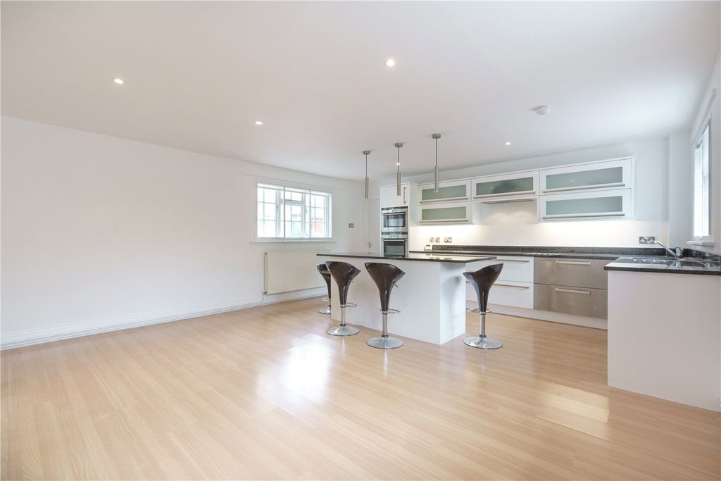 Property photo 1 of 16 Open Plan Living