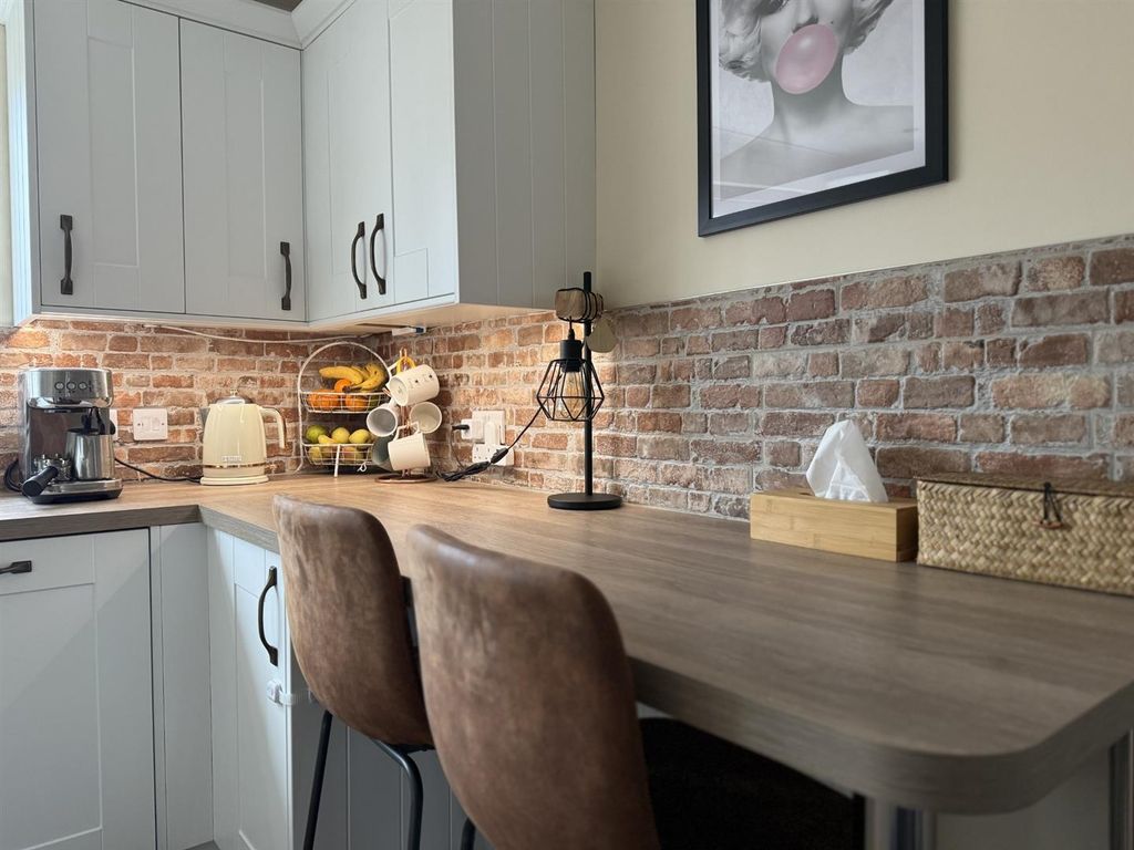 Property photo 3 of 17 Ap8.Jpg