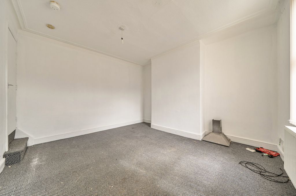Property photo 2 of 13 1498662-9-6A677Eb...