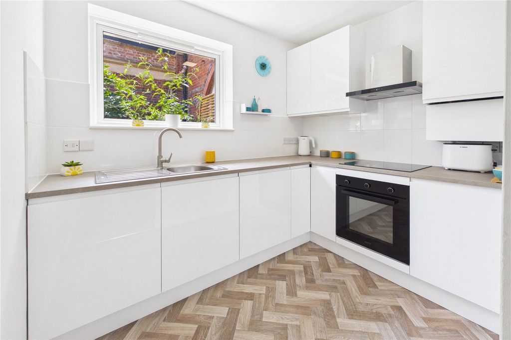 Property photo 3 of 18 Kitchen