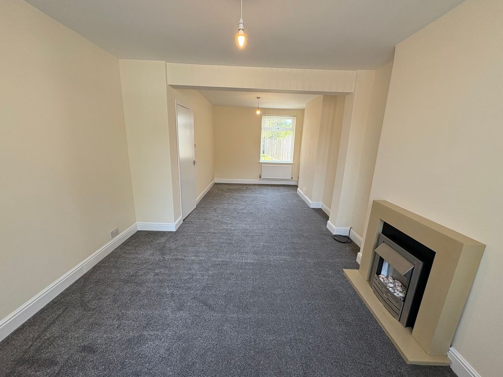 Property photo 3 of 14 Lounge &amp; Dining Room