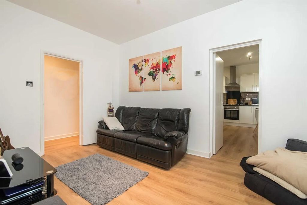 Property photo 3 of 6 Gallery