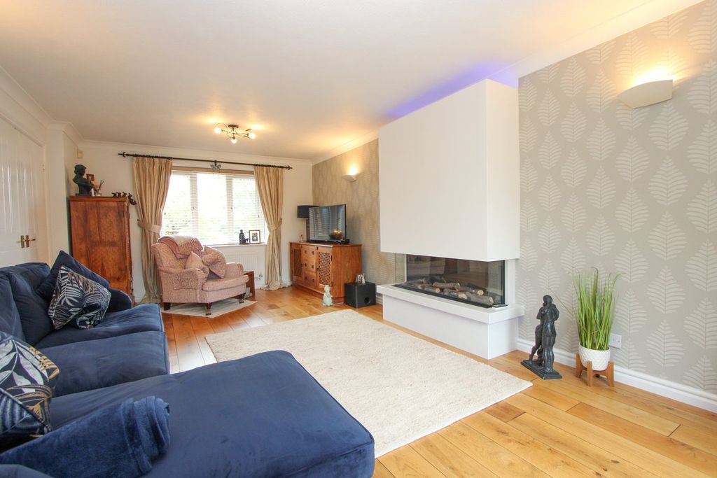 Property photo 3 of 34