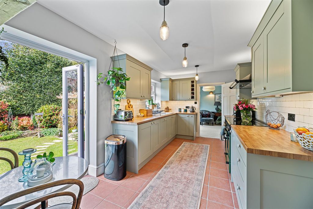 Property photo 3 of 17 Kitchen
