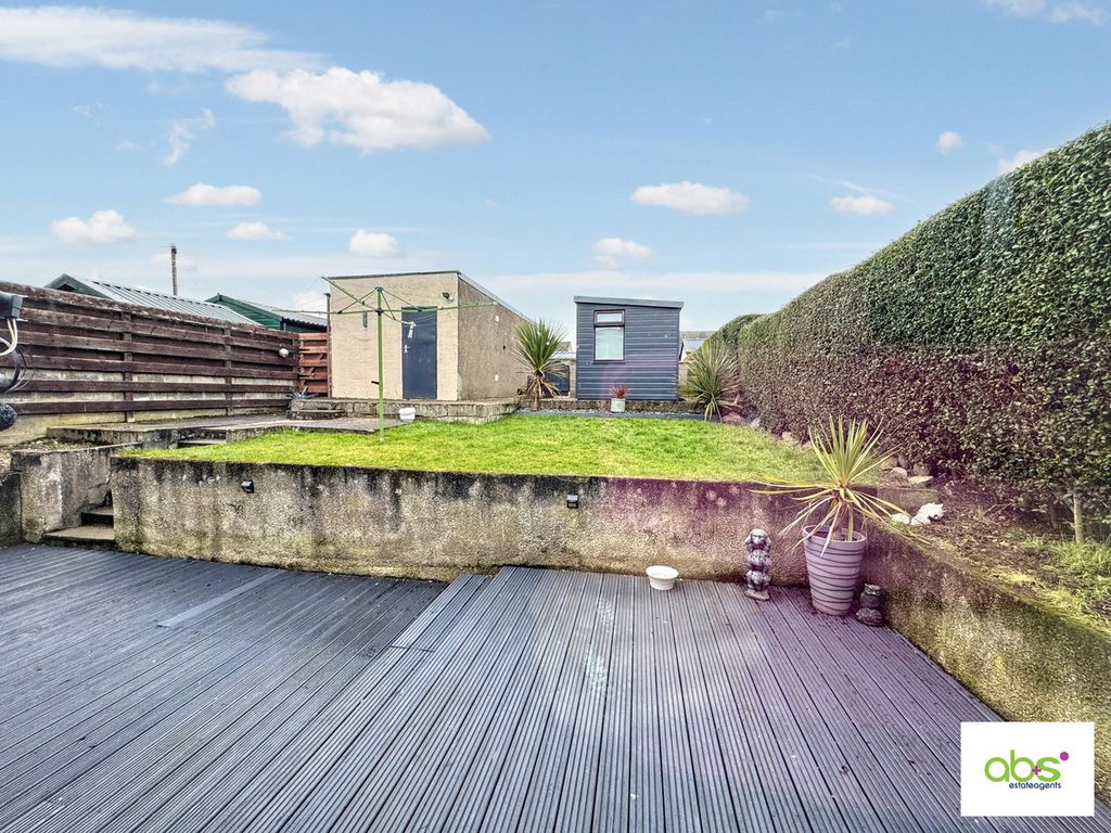 Property photo 2 of 25