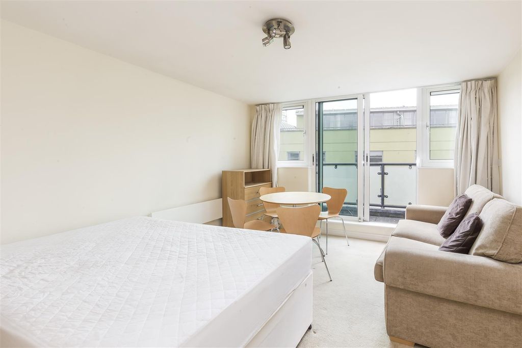 Property photo 1 of 6 Lettings Fulham Farm Close- Bedroom Reception.Jpg