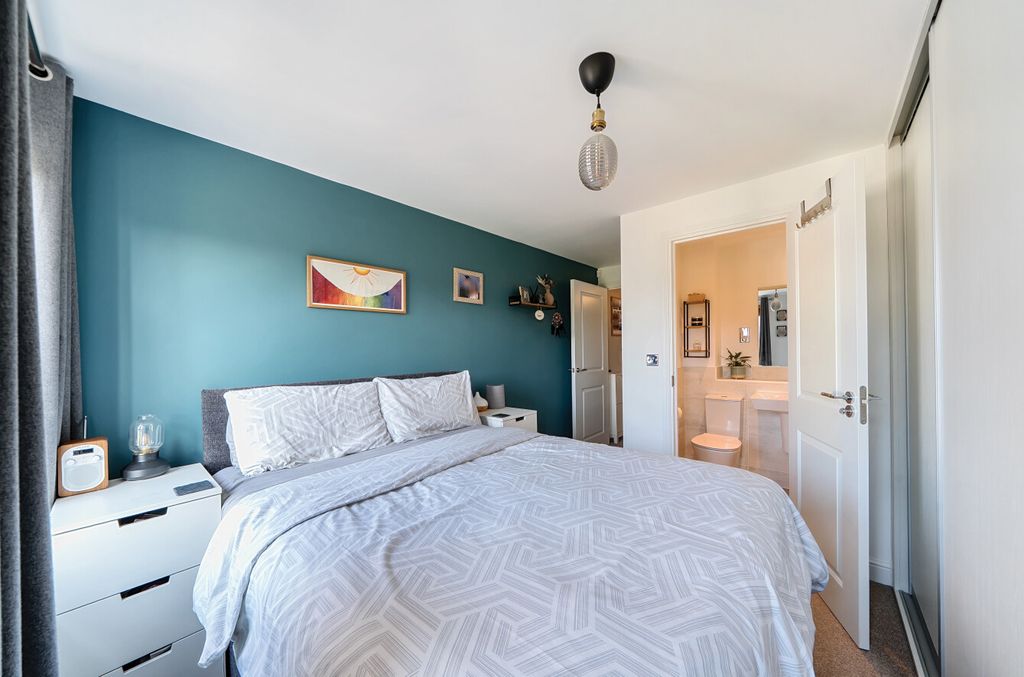 Property photo 3 of 13 1336972-10-6895Ba...