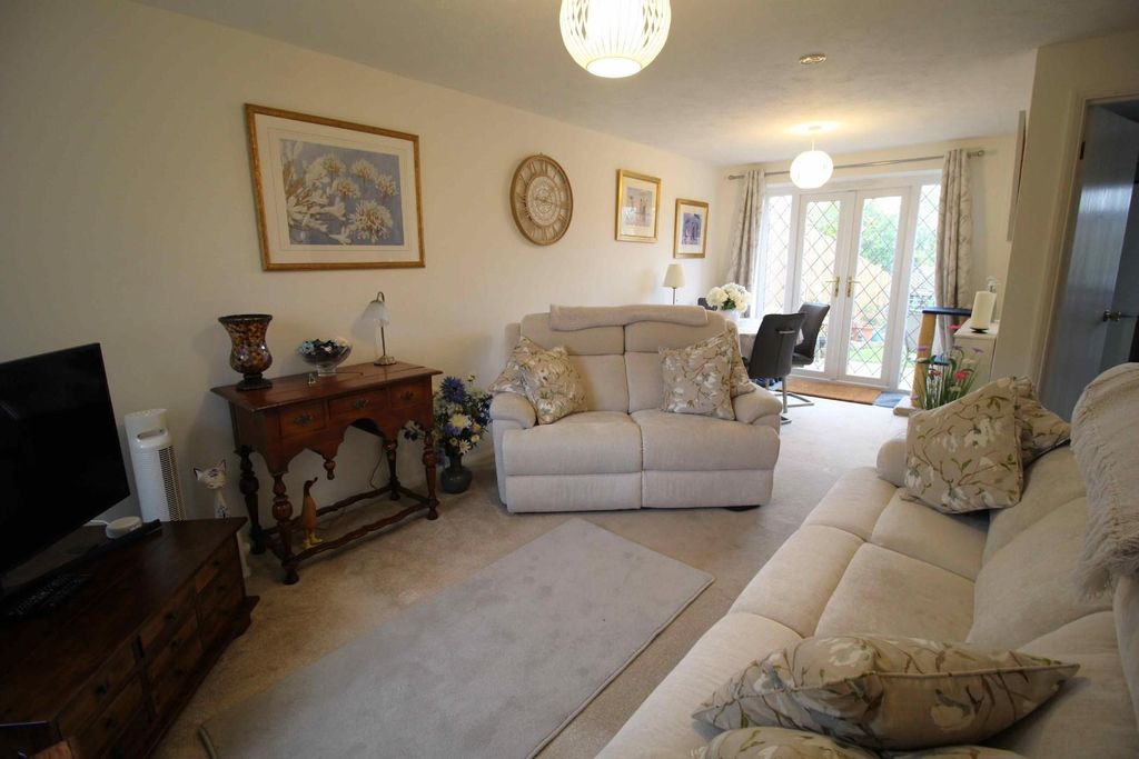 Property photo 2 of 15 Morston Close