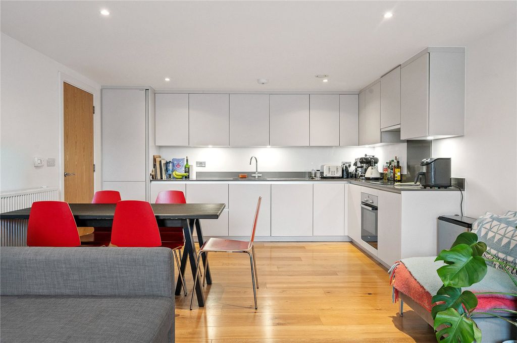 Property photo 2 of 15 Reception/Kitchen