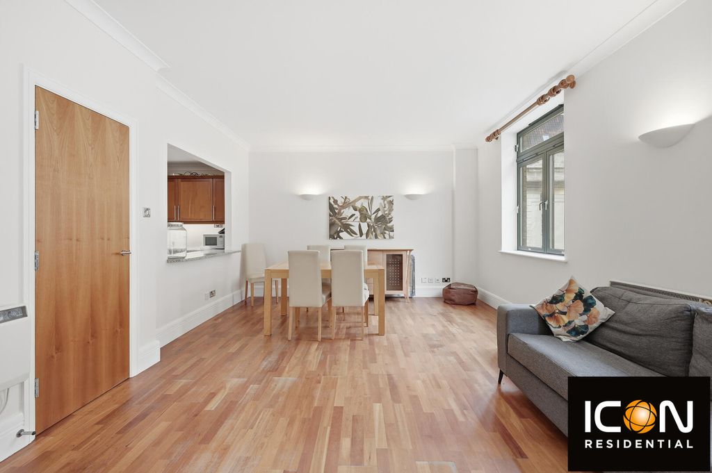 Property photo 3 of 35 Living Room