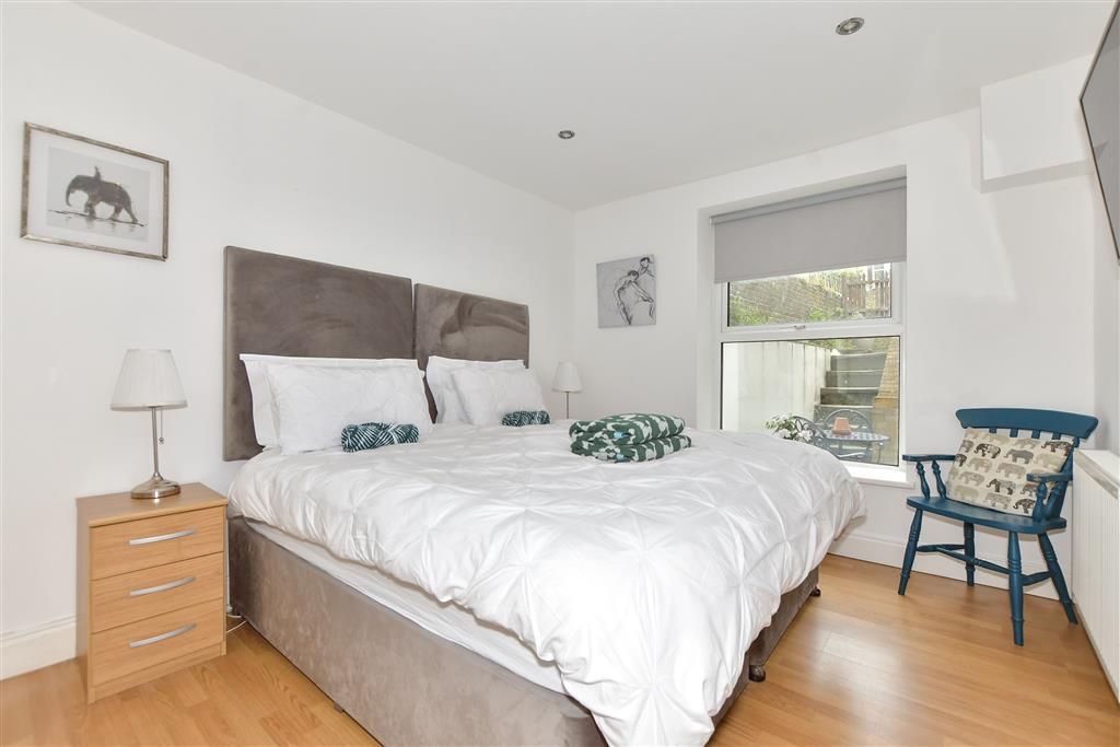 Property photo 1 of 10 Bedroom 1