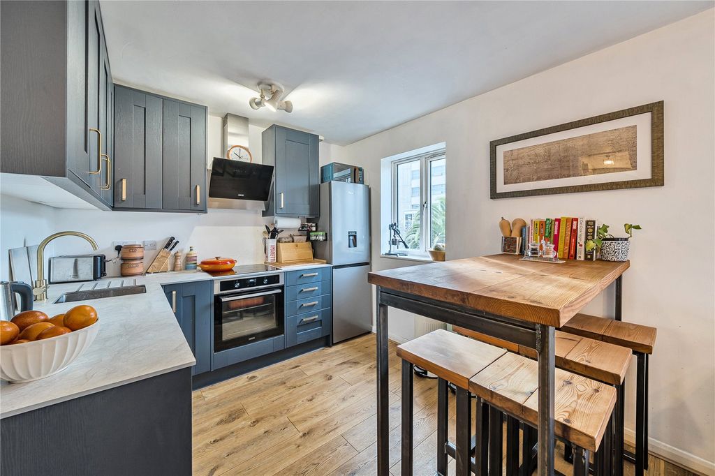 Property photo 2 of 17 Kitchen