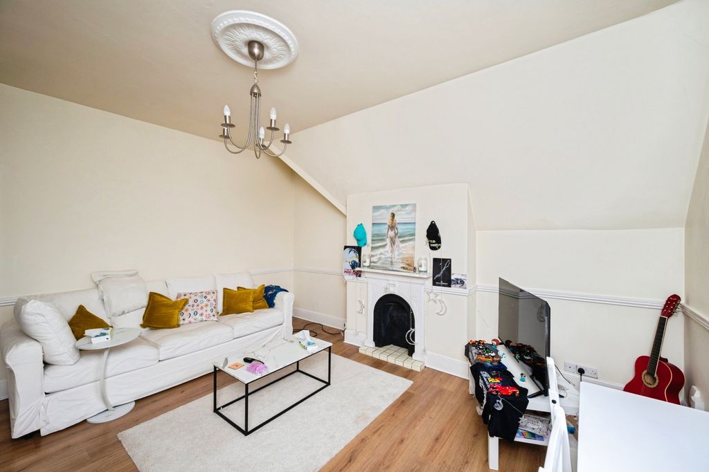 Property photo 3 of 12 Pbox-Img.Jpg