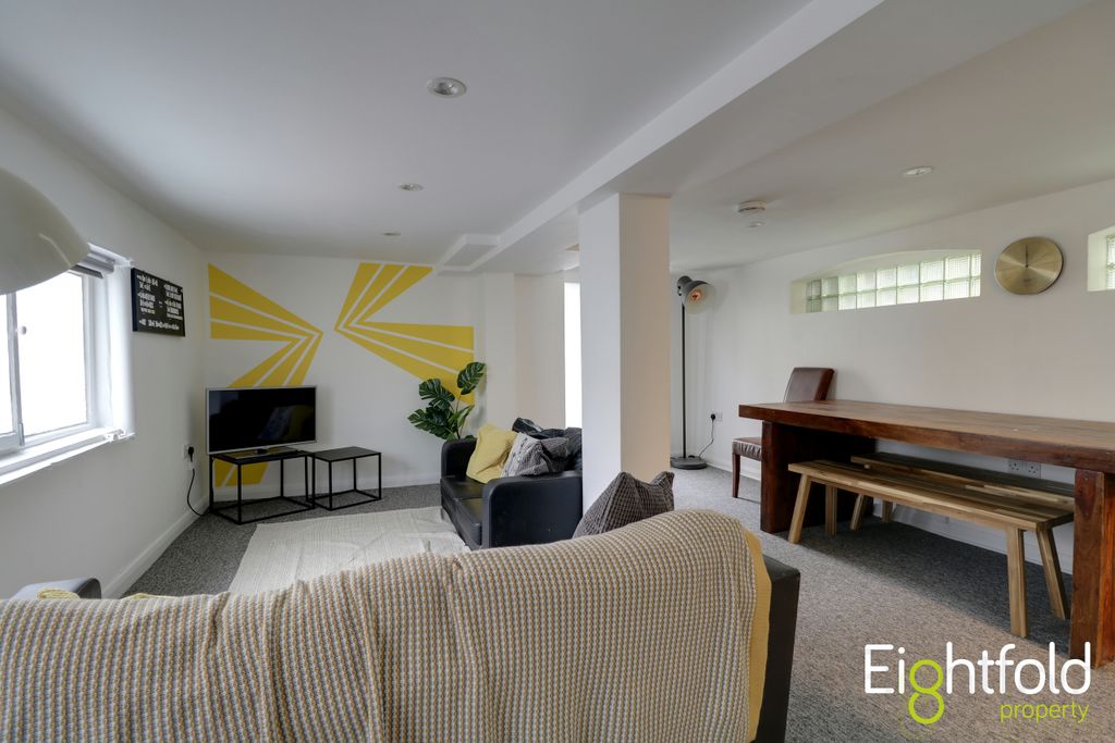 Property photo 1 of 20 Image