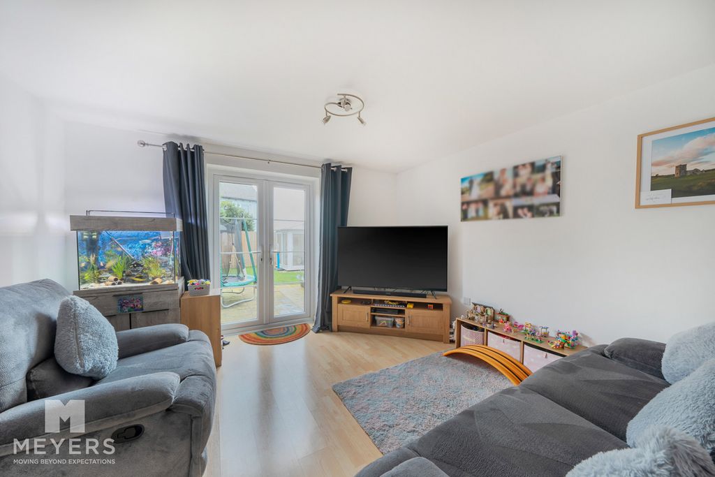 Property photo 2 of 22