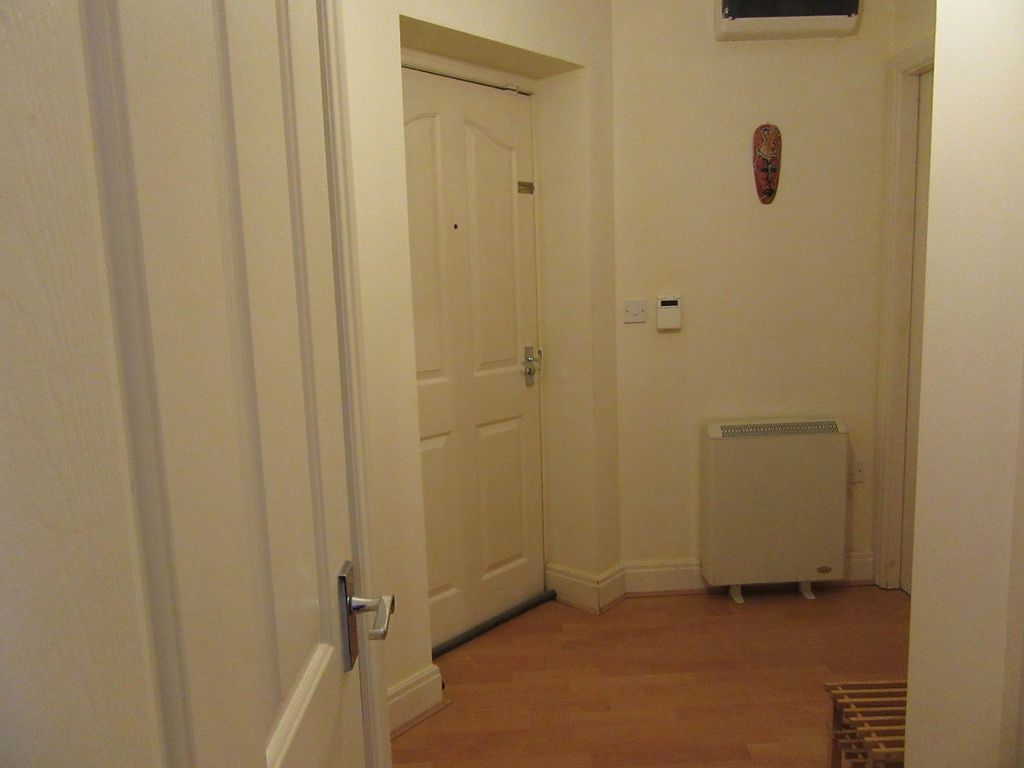 Property photo 2 of 8 Hall