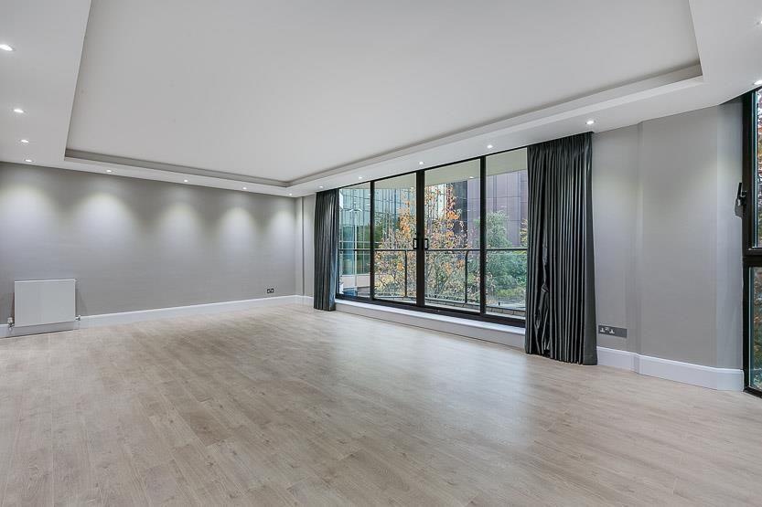 Property photo 3 of 11 Kensington West