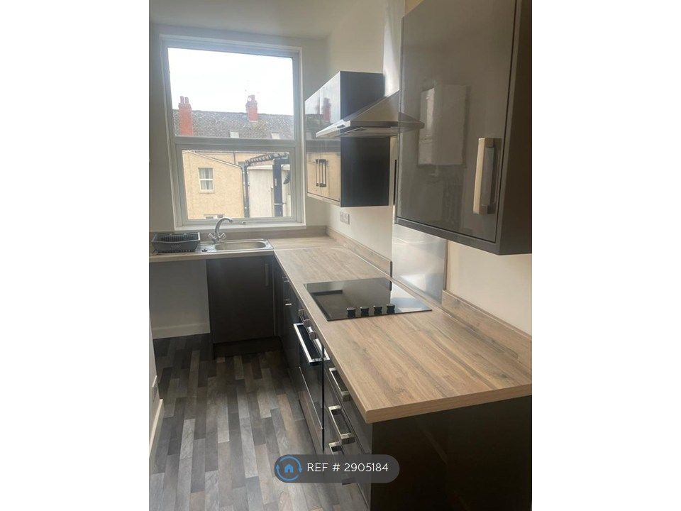 Property photo 1 of 9 Kitchen