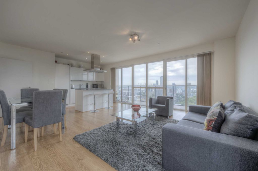 Property photo 1 of 17 Reception/Kitchen