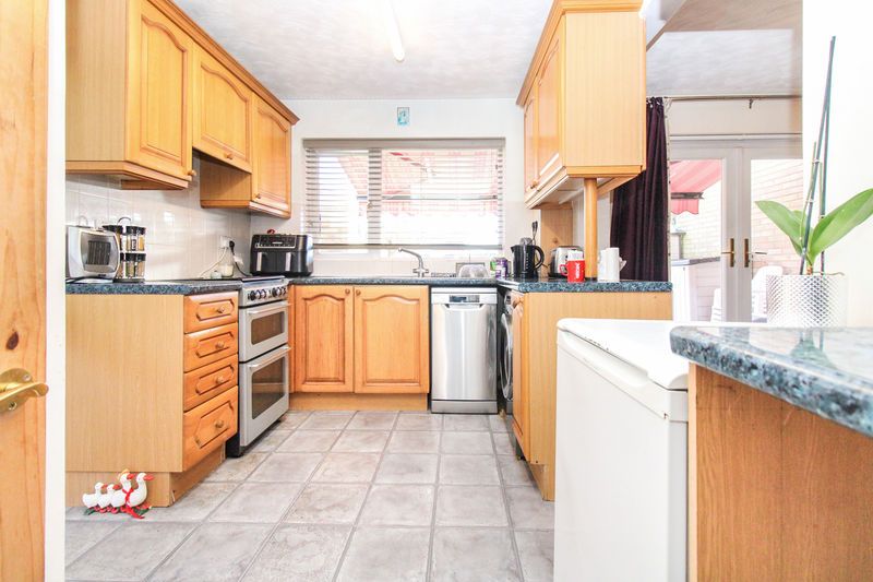 Property photo 2 of 10 Kitchen