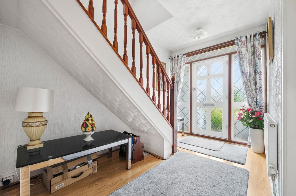 Property photo 3 of 25