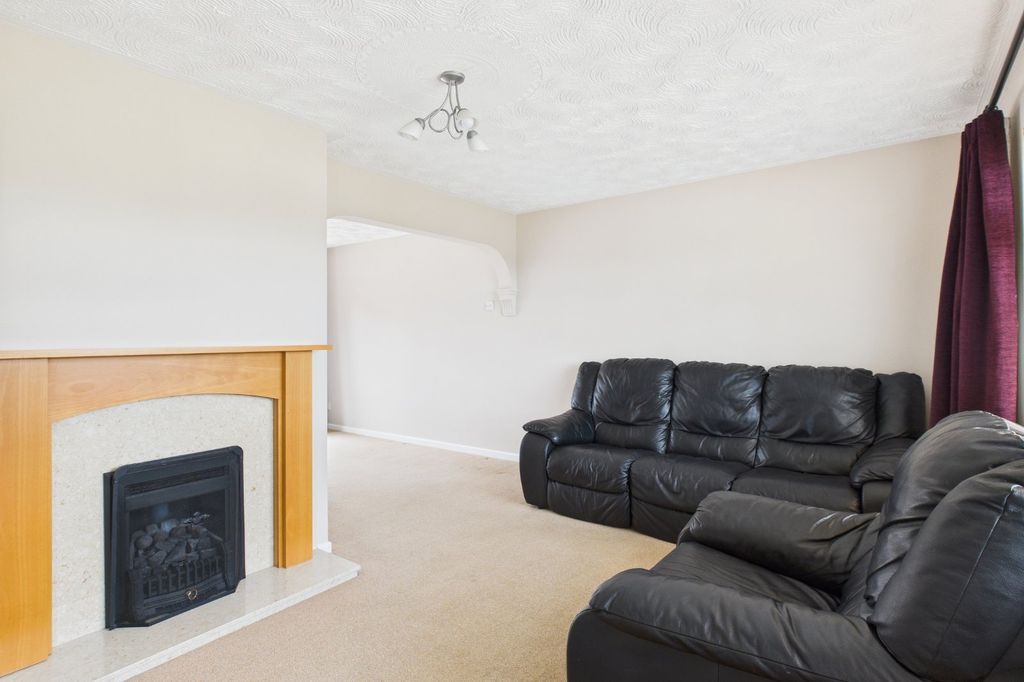 Property photo 3 of 15 Living Room