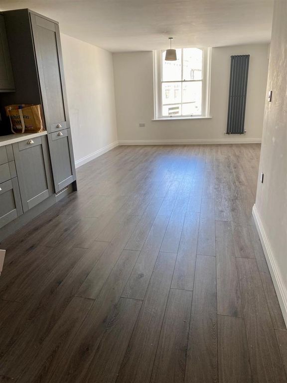 Property photo 2 of 18 21Fe7Eb3-479A-49d6-9468-7410E843d3Ac.Jpg