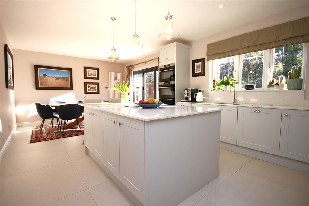 Property photo 2 of 40