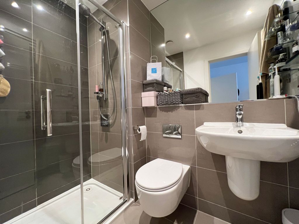 Additional image 5 of 2 bed flat to rentLa Pouquelaye, St. Helier JE2