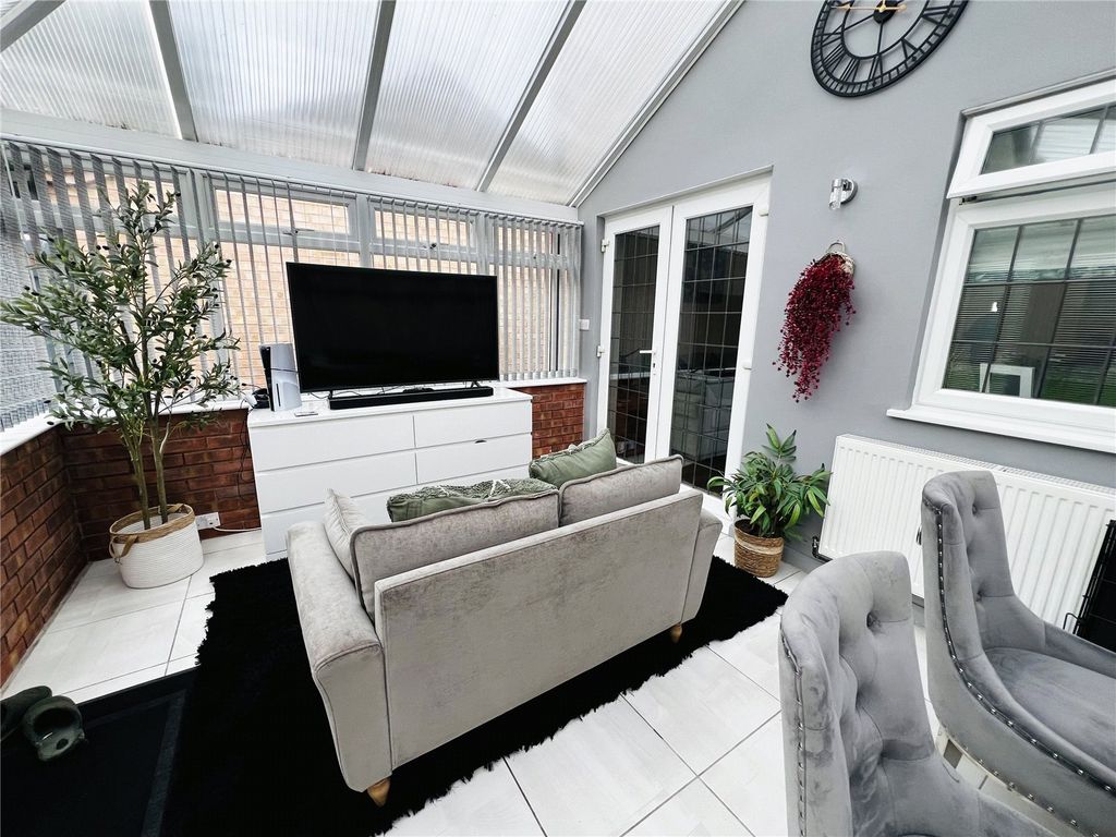 Property photo 3 of 12 Picture No. 02