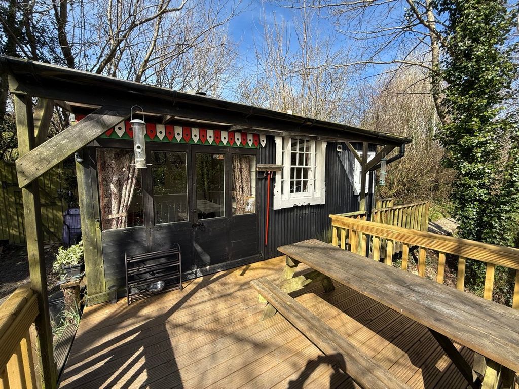 Property photo 2 of 31