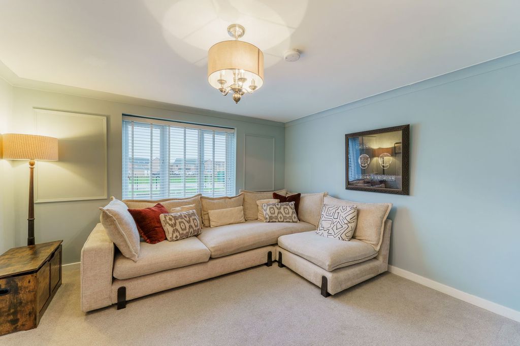 Property photo 2 of 32