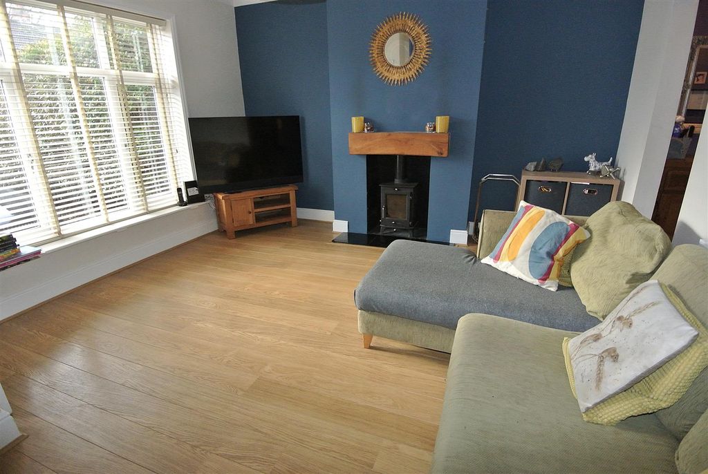 Property photo 3 of 17 Living Room