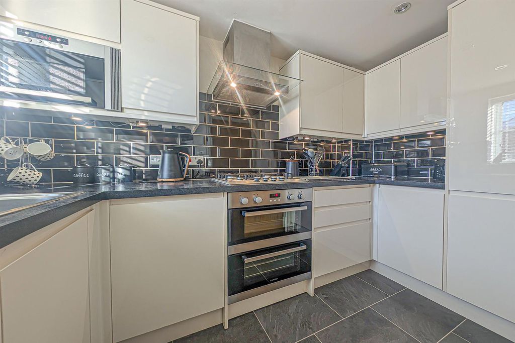 Property photo 3 of 14 Kit 3.Jpg