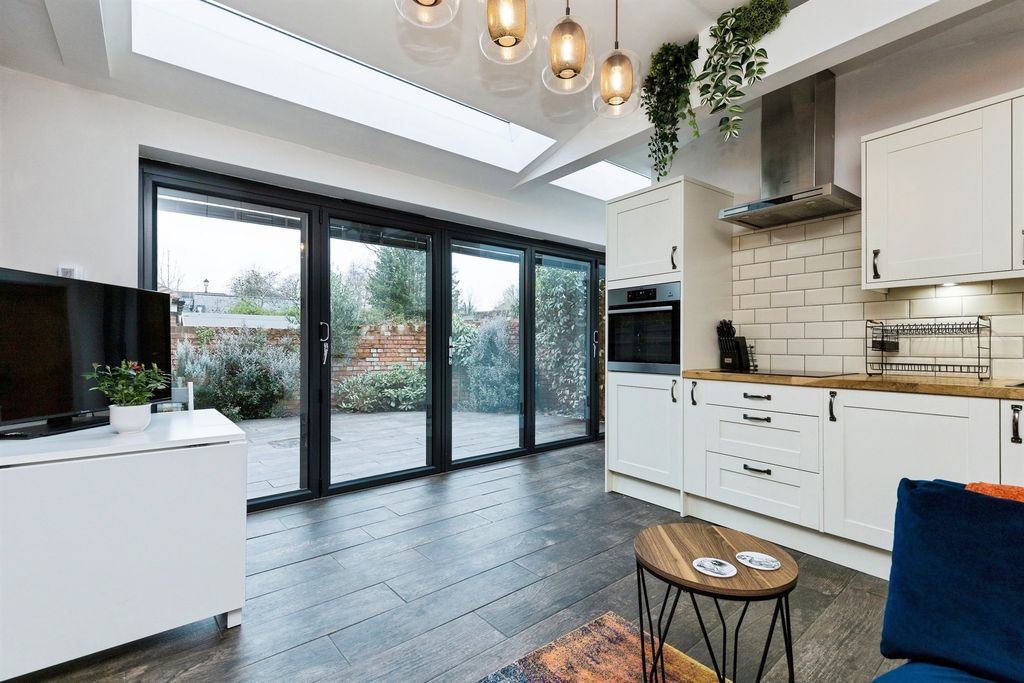 Property photo 3 of 20