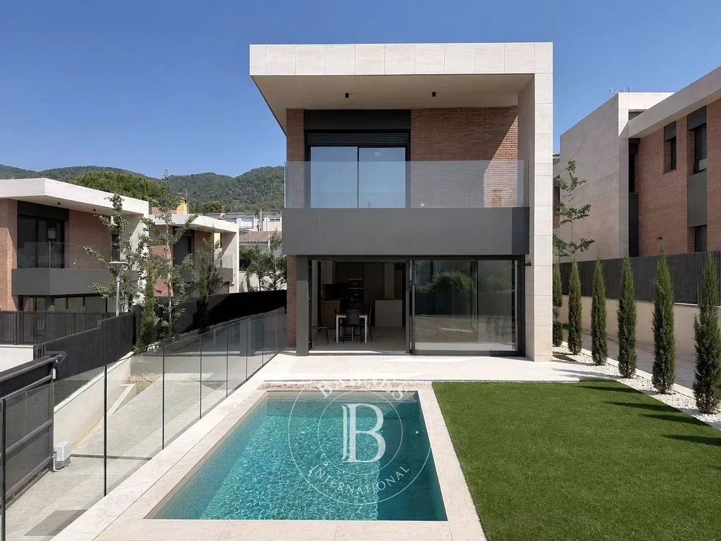 Property photo 1 of 67 Newly Built Single-Family Home In Premià De Dalt