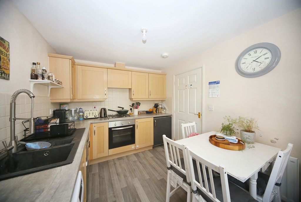 Property photo 2 of 21