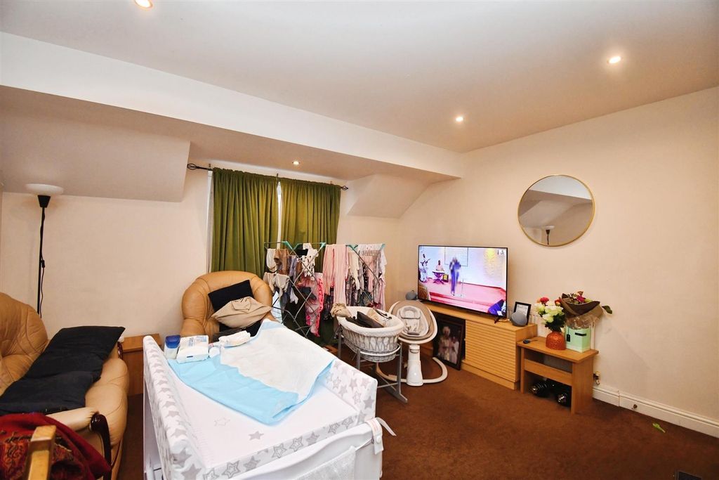 Property photo 2 of 7 Living Room