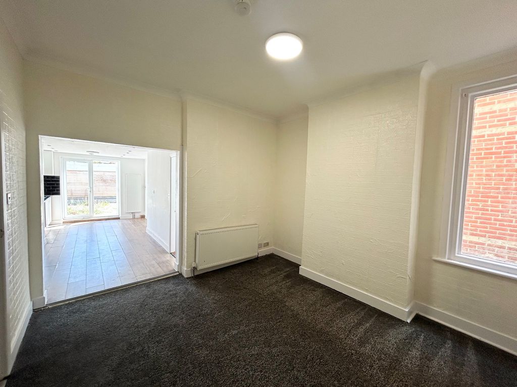 Property photo 3 of 14 Dining Room