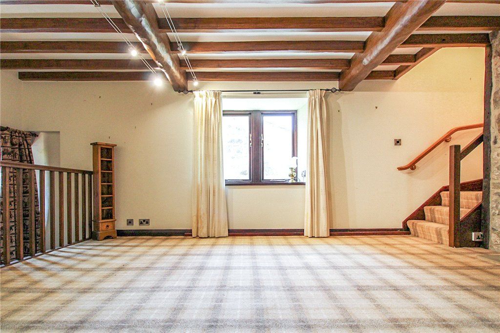 Property photo 2 of 24 Entrance Hall