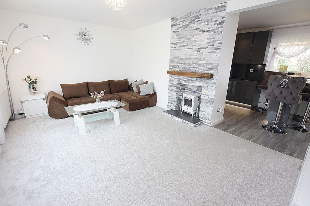 Property photo 3 of 22 Lounge