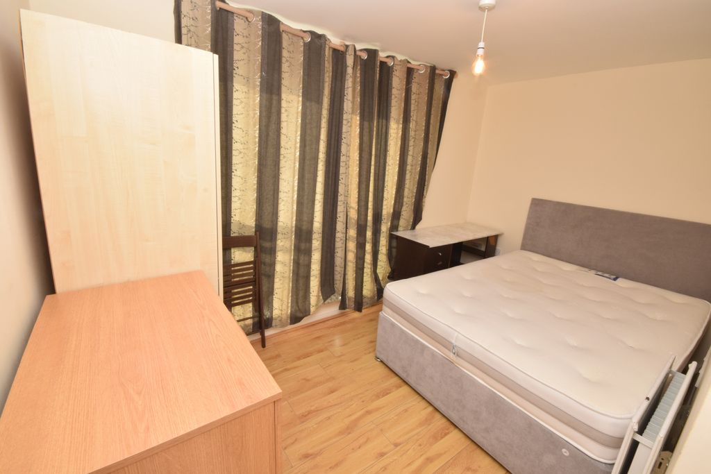 Property photo 3 of 8 Bedroom 3