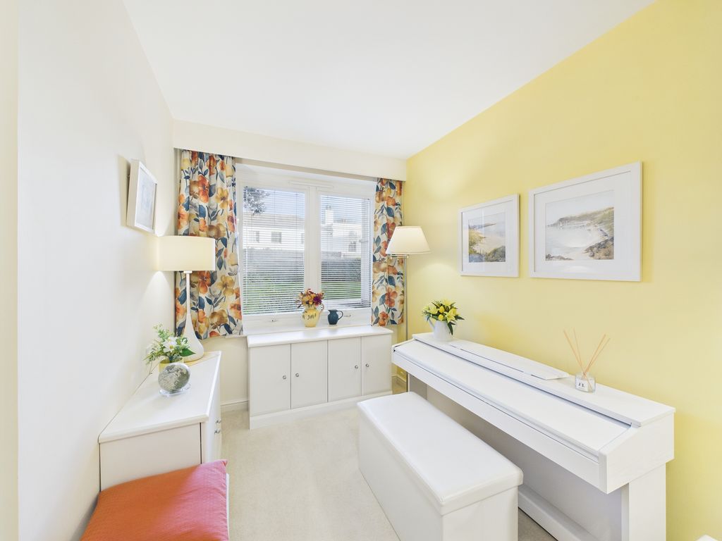 Property photo 3 of 9 Dining Area