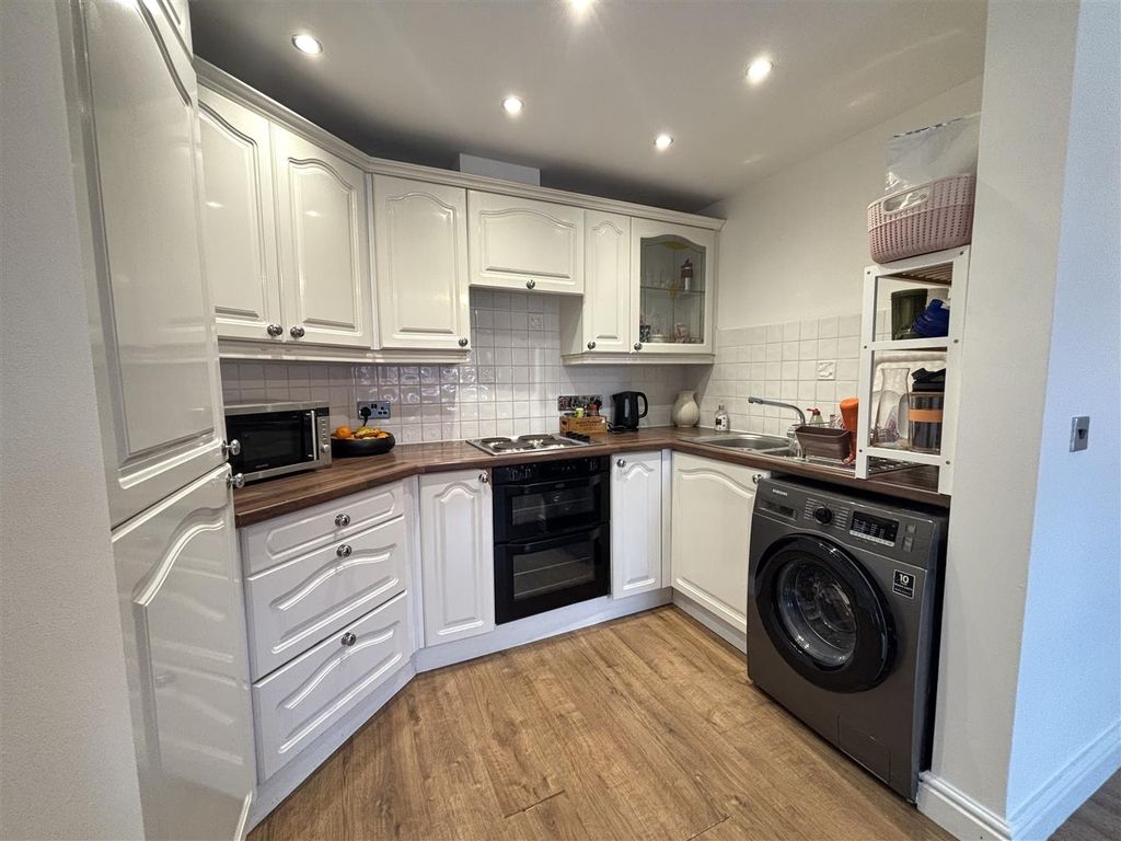 Property photo 3 of 12